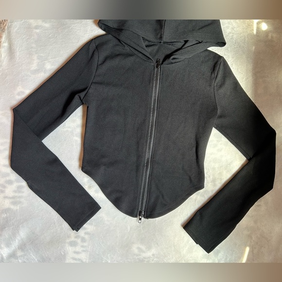 ❌SOLD❌ BLACK HOODED TWO WAY ZIP UP LONG SLEEVE WORKOUT ACTIVEWEAR JACKET HOODIE - Picture 5 of 9